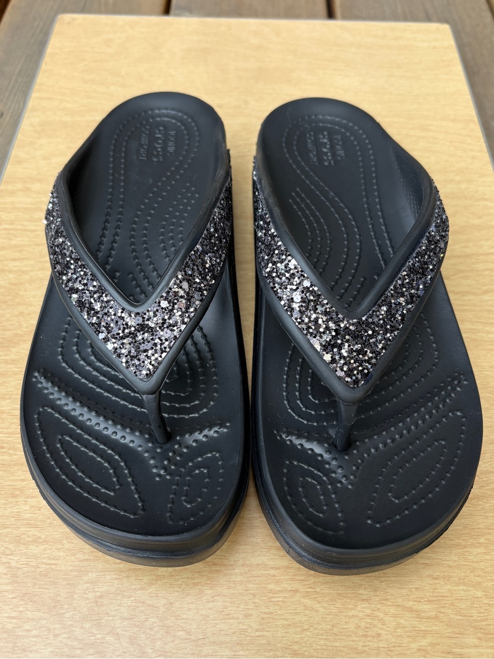 Crocs Women's Sloane Glitter Platform Flip Flop Sandal In Black Sz 7